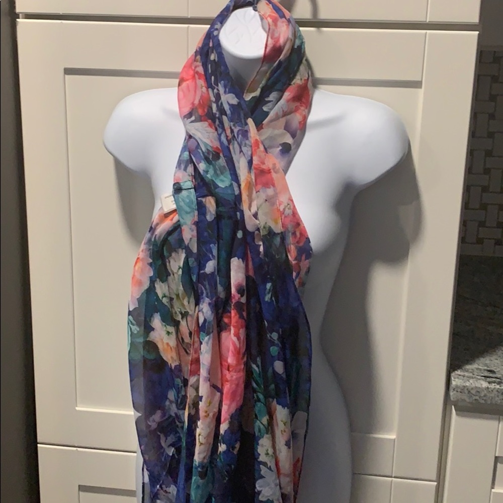 Infiniti scarf